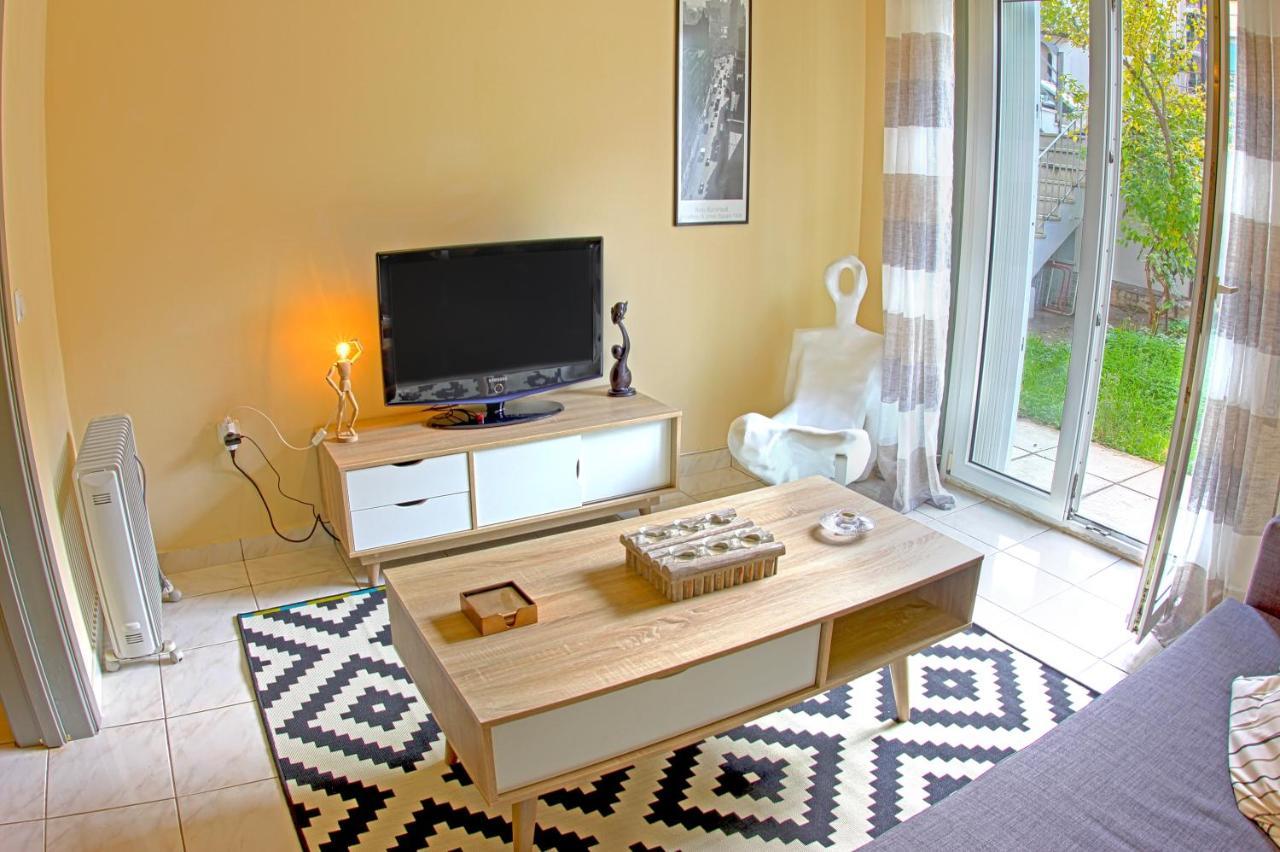 Stylish City Center Garden Apartment Athens Exterior photo