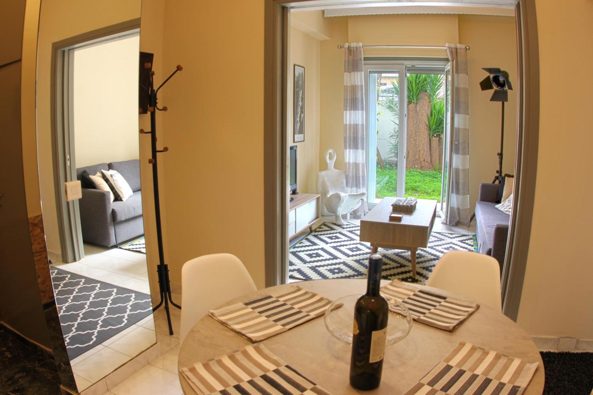 Stylish City Center Garden Apartment Athens Exterior photo